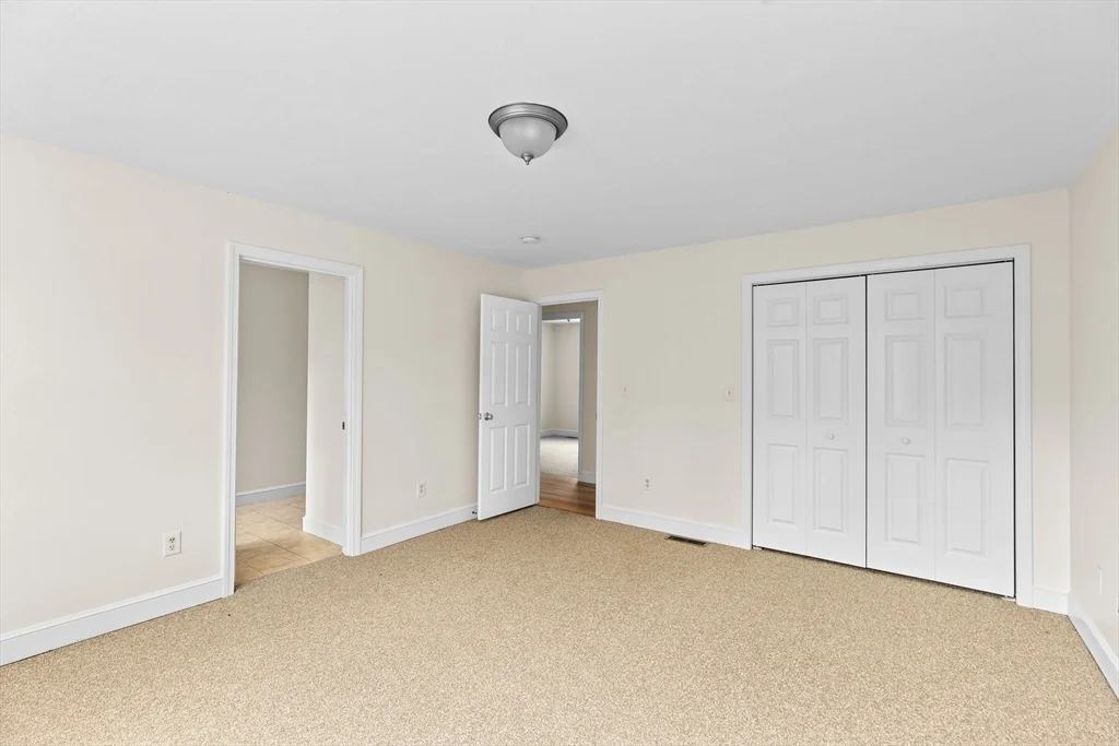 3 bed, 1 bath apartment for rent at 30 Kilby St Unit 3, Hingham — photo 17 of 33
