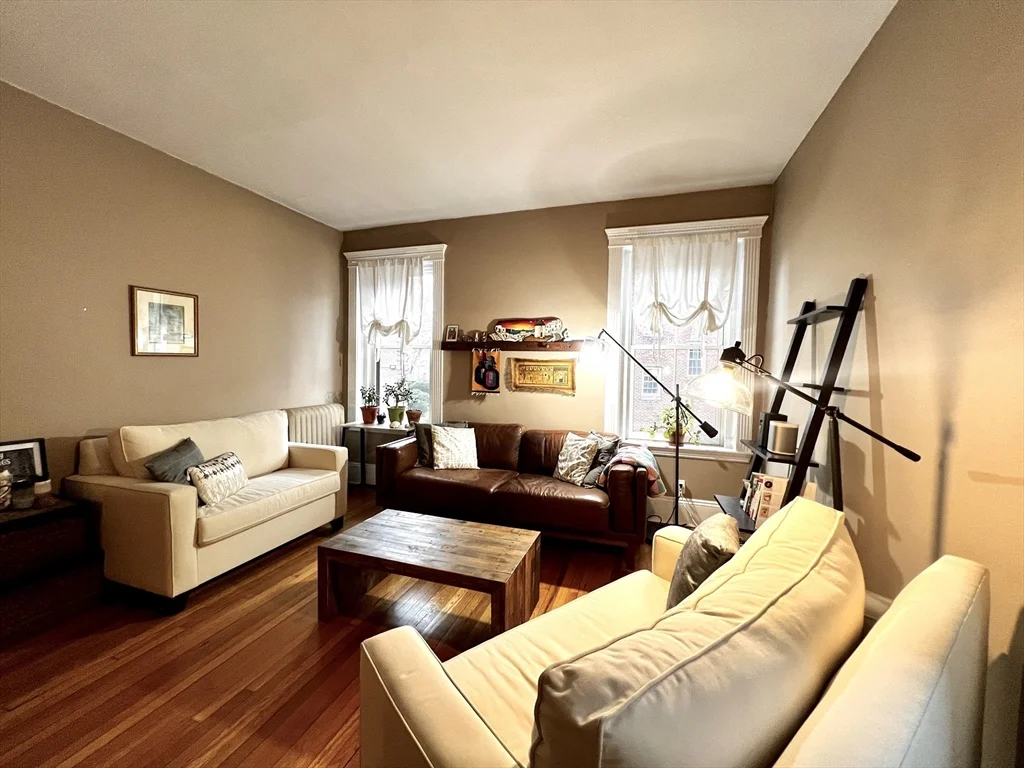 1 bed, 1 bath apartment for rent at 30 Kilsyth Rd Unit 2, Brookline — photo 2 of 10