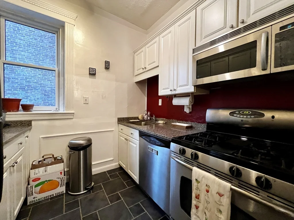 1 bed, 1 bath apartment for rent at 30 Kilsyth Rd Unit 2, Brookline — photo 5 of 10