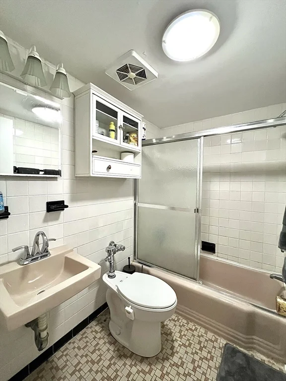 Studio bed, 1 bath apartment for rent at 30 Kinross Rd Unit 4, Brighton — photo 7 of 10