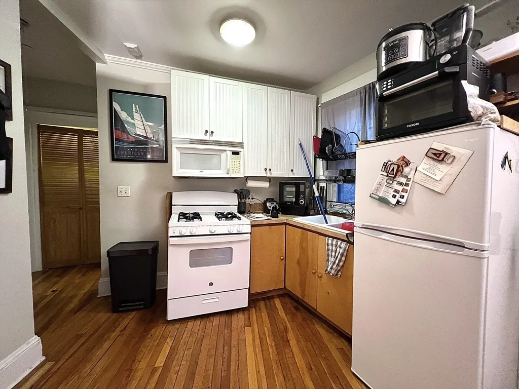 Studio bed, 1 bath apartment for rent at 30 Kinross Rd Unit 4, Brighton — photo 6 of 10