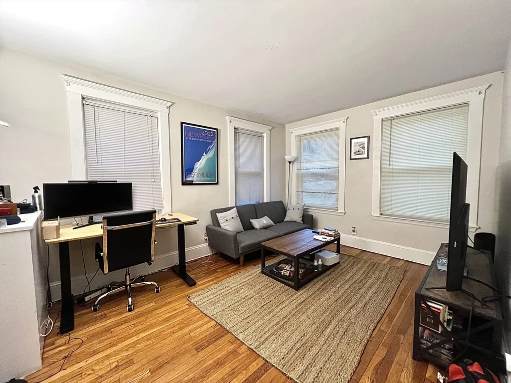 Studio bed, 1 bath apartment for rent at 30 Kinross Rd Unit 4, Brighton — photo 1 of 10