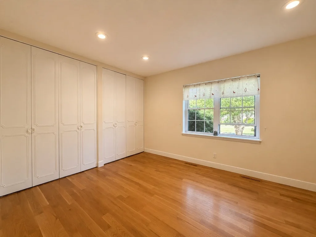 3 bed, 2 bath apartment for rent at 30 Lake Shore Ct Unit 1, Brighton — photo 5 of 15