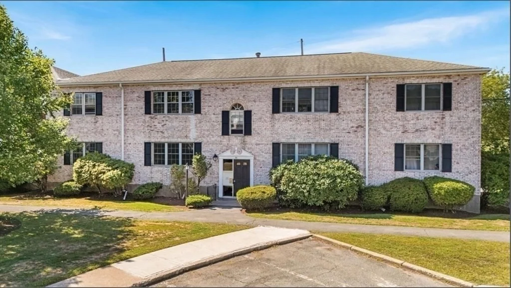 3 bed, 2 bath apartment for rent at 30 Lake Shore Ct Unit 1, Brighton — photo 12 of 15