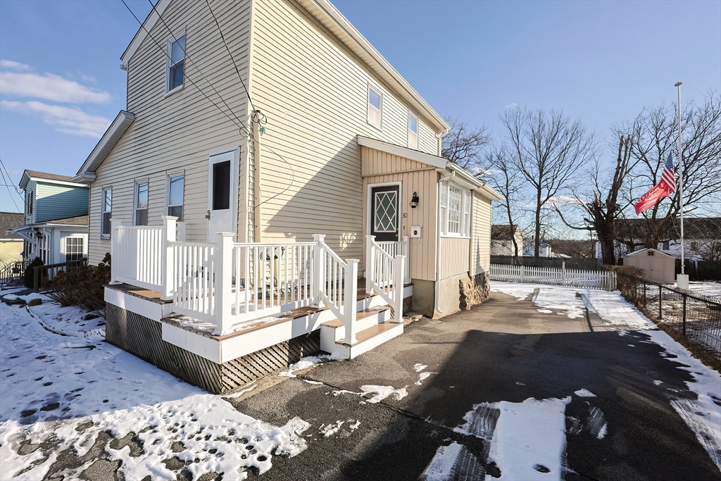 2 bed, 1 bath apartment for rent at 30 Lawrence St, Milford — photo 1 of 31