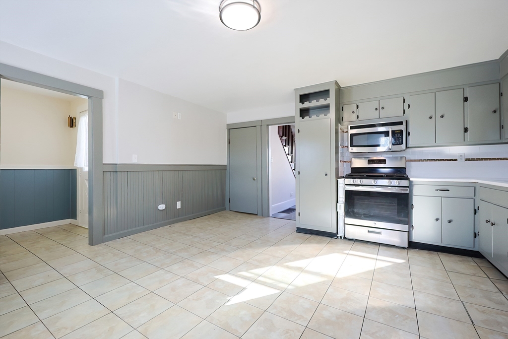 2 bed, 1 bath apartment for rent at 30 Lawrence St, Milford — photo 6 of 31