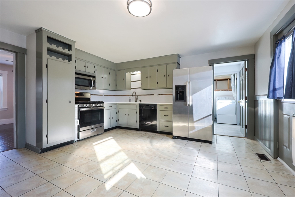 2 bed, 1 bath apartment for rent at 30 Lawrence St, Milford — photo 4 of 31