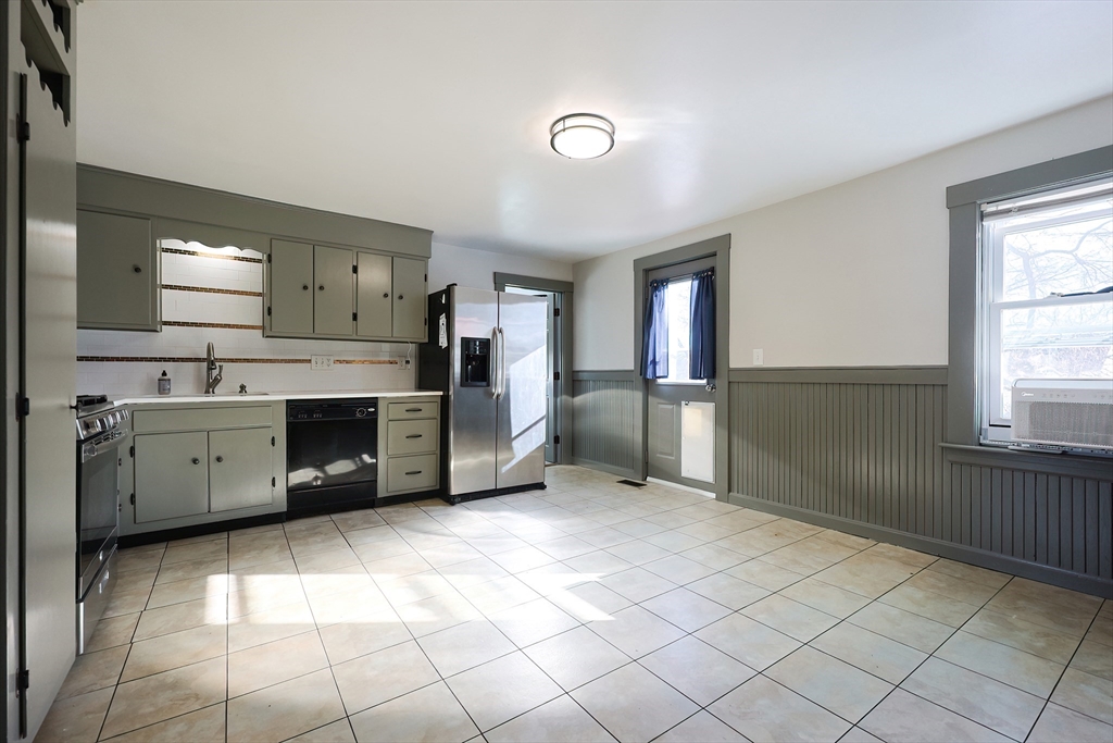 2 bed, 1 bath apartment for rent at 30 Lawrence St, Milford — photo 8 of 31