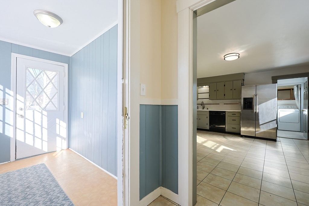 2 bed, 1 bath apartment for rent at 30 Lawrence St, Milford — photo 3 of 31