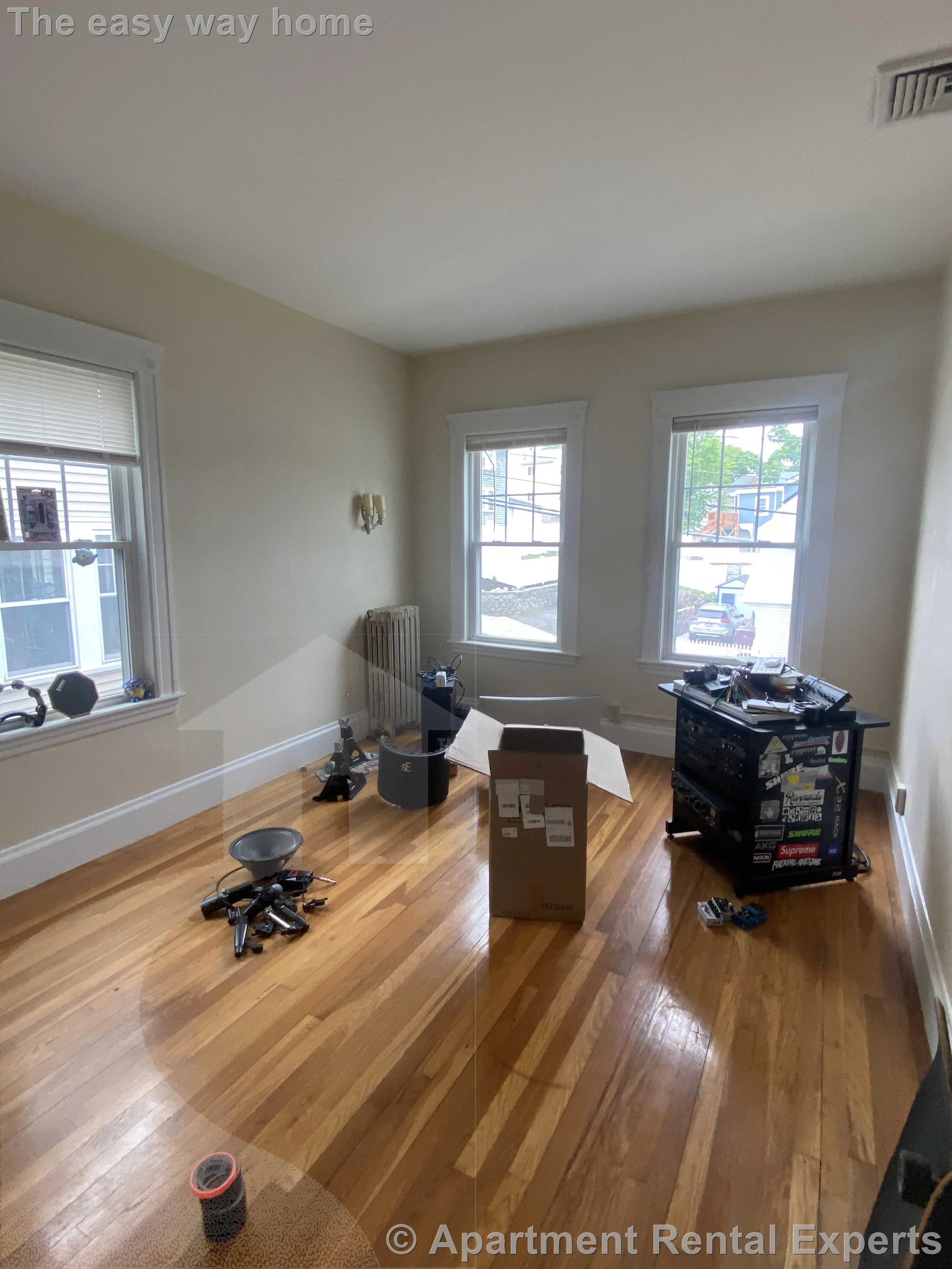 3 bed, 1 bath apartment for rent at 30 Lawrence Unit 2, Everett — photo 3 of 17