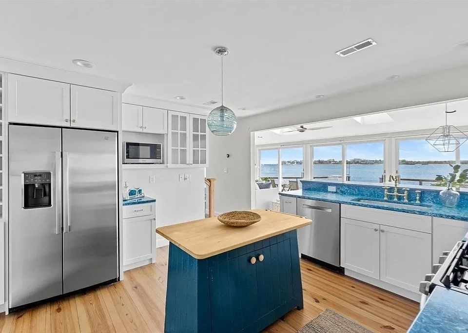 4 bed, 2 bath apartment for rent at 30 Lighthouse Unit 30, Scituate Harbor — photo 7 of 18