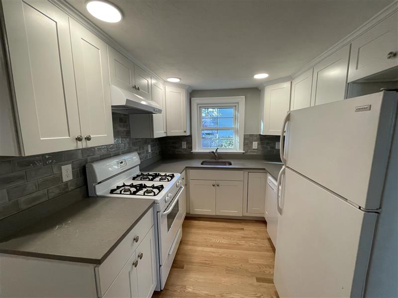 2 bed, 1 bath apartment for rent at 30 Linden Ave Unit 2, Spring Hill