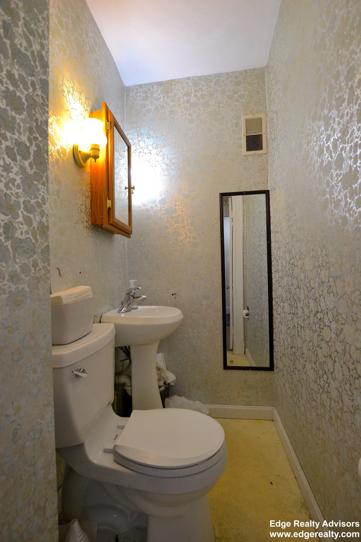 5 bed, 1.5 bath apartment for rent at 30 Manet Rd Unit 1, Chestnut Hill — photo 5 of 10