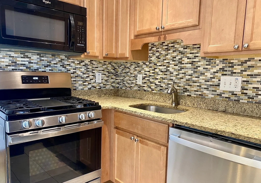 3 bed, 1 bath apartment for rent at 30 Maple Ave Unit 2, North Andover — photo 9 of 18