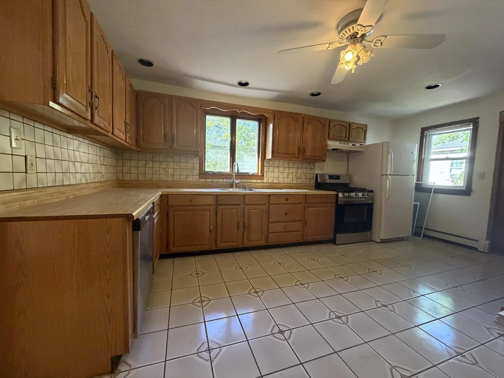 3 bed, 1 bath apartment for rent at 30 Maple St Unit 2, West Roxbury — photo 11 of 17