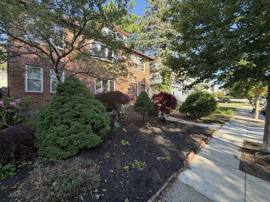 3 bed, 1 bath apartment for rent at 30 Maple St Unit 2, West Roxbury — photo 1 of 17