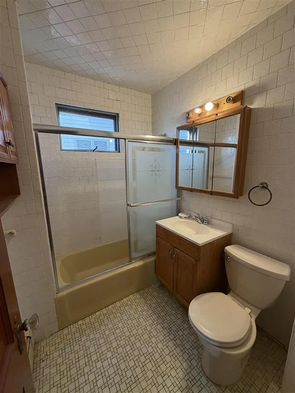 2 bed, 1 bath apartment for rent at 30 Medford St Unit 1, South Medford — photo 9 of 15
