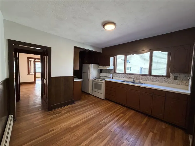 2 bed, 1 bath apartment for rent at 30 Medford St Unit 1, South Medford — photo 3 of 15