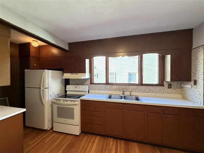 2 bed, 1 bath apartment for rent at 30 Medford St Unit 1, South Medford — photo 2 of 15