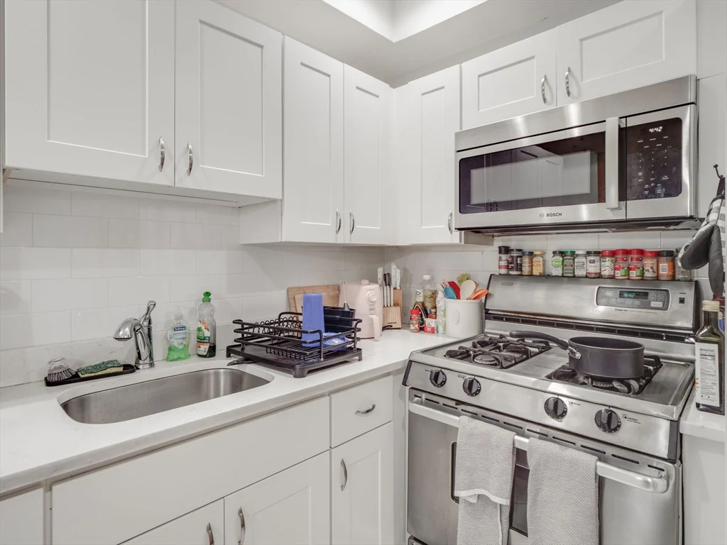 3 bed, 1 bath apartment for rent at 30 Mercer Unit 1, South Boston — photo 9 of 36