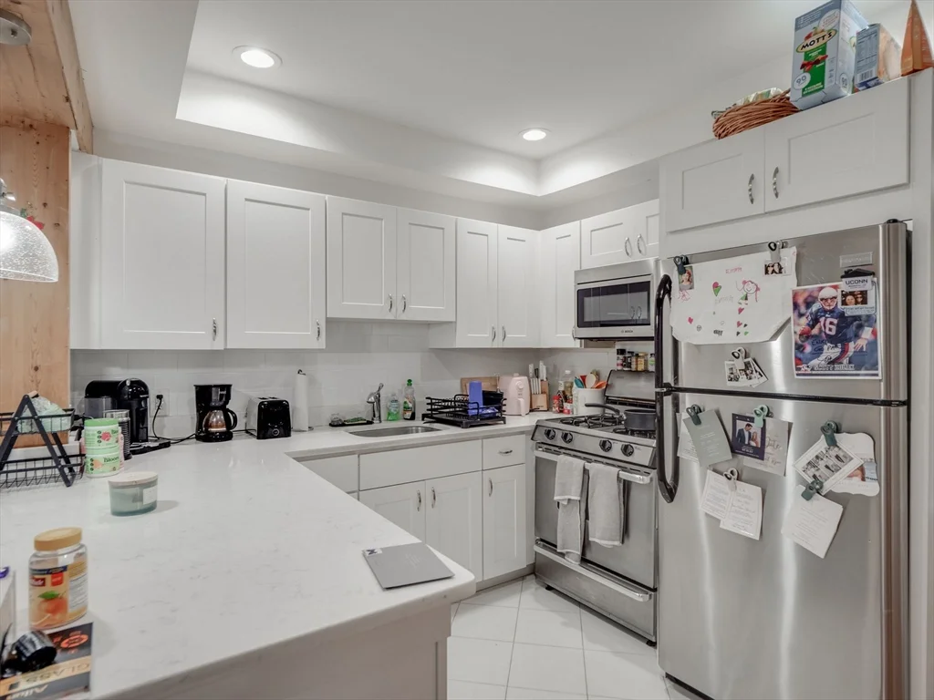3 bed, 1 bath apartment for rent at 30 Mercer Unit 1, South Boston — photo 7 of 36