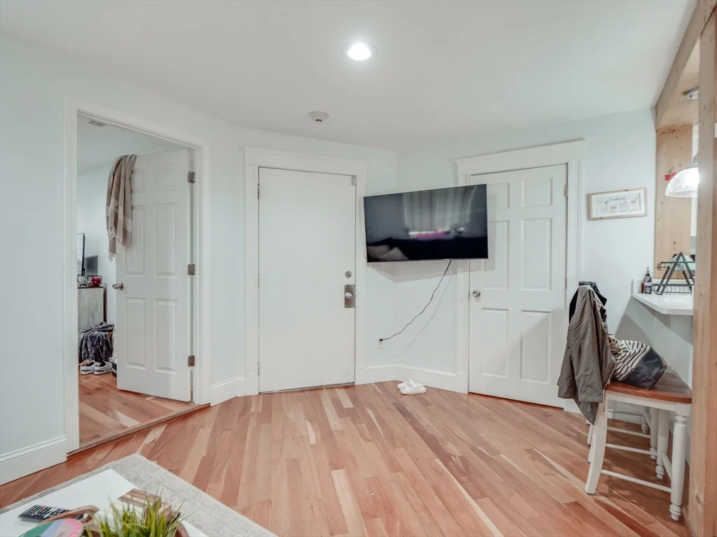 3 bed, 1 bath apartment for rent at 30 Mercer Unit 1, South Boston — photo 5 of 36