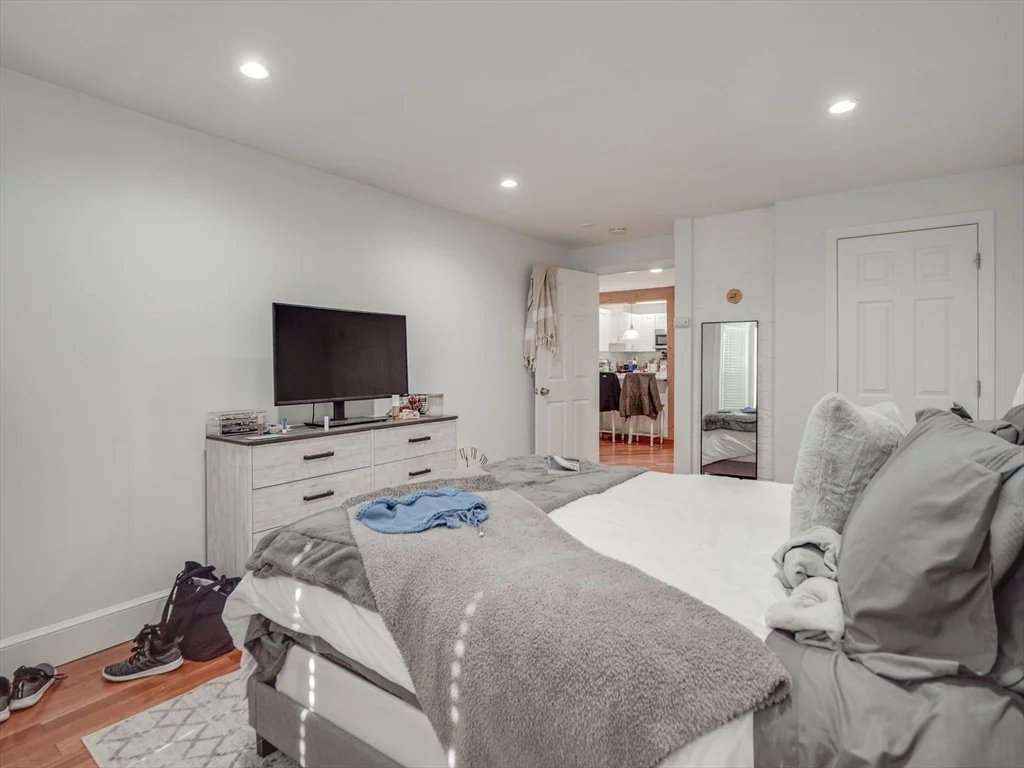 3 bed, 1 bath apartment for rent at 30 Mercer Unit 1, South Boston — photo 21 of 36