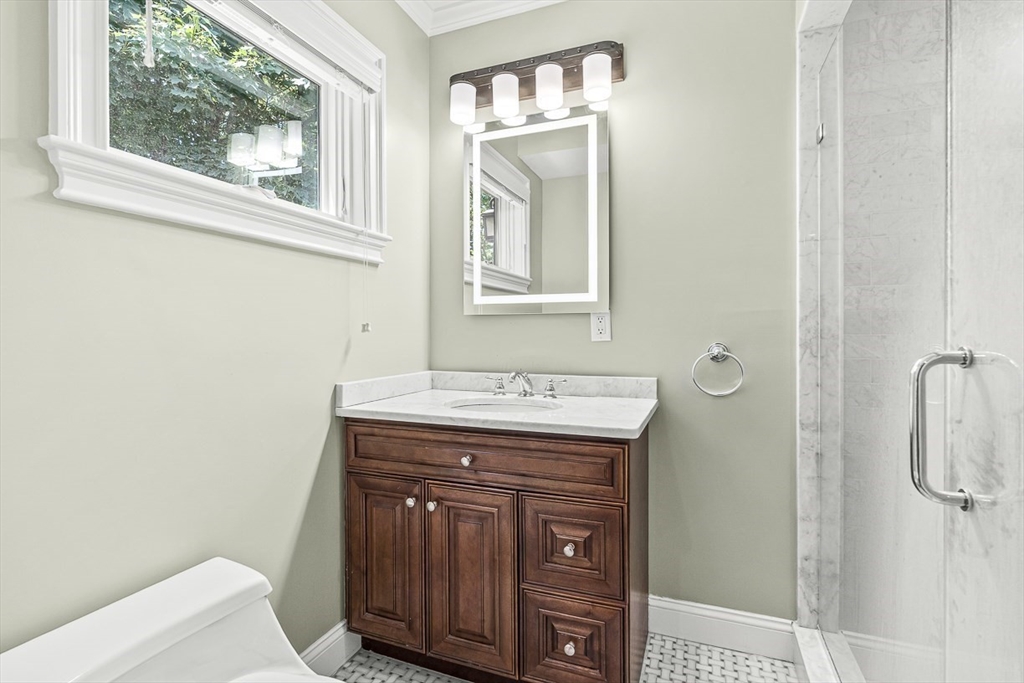 5 bed, 4+ bath apartment for rent at 30 Middle St Unit 1-2, South Boston — photo 18 of 36
