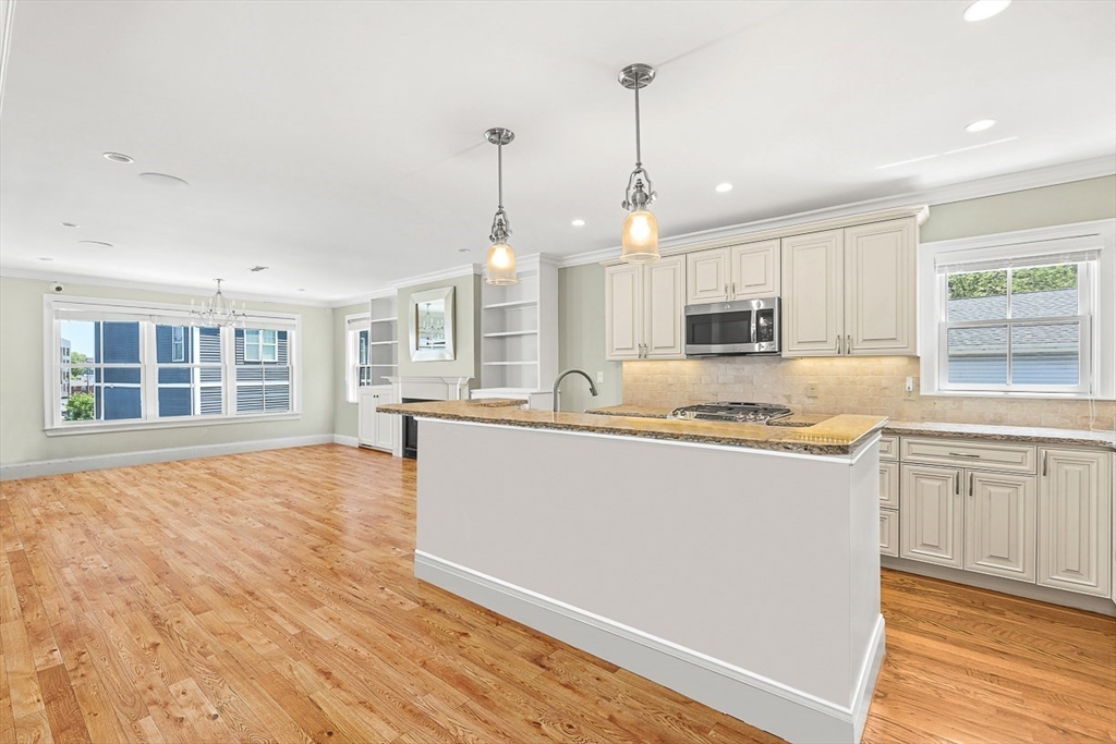 5 bed, 4+ bath apartment for rent at 30 Middle St Unit 1-2, South Boston — photo 3 of 36