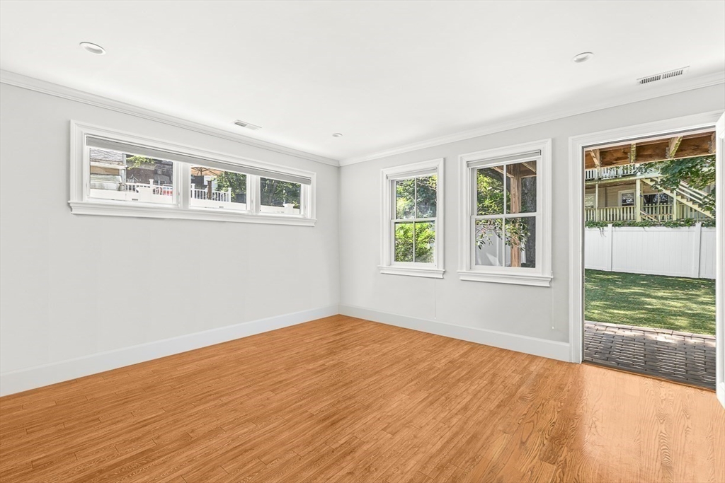 3 bed, 2 bath apartment for rent at 30 Middle St Unit 1, South Boston — photo 9 of 24