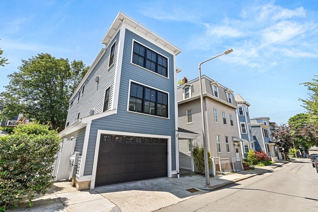 3 bed, 2 bath apartment for rent at 30 Middle St Unit 1, South Boston — photo 20 of 24