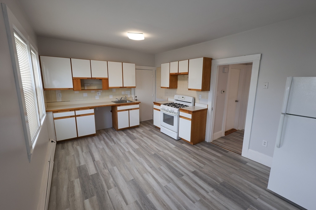 3 bed, 1 bath apartment for rent at 30 Millet St Unit 3, Dorchester — photo 3 of 18