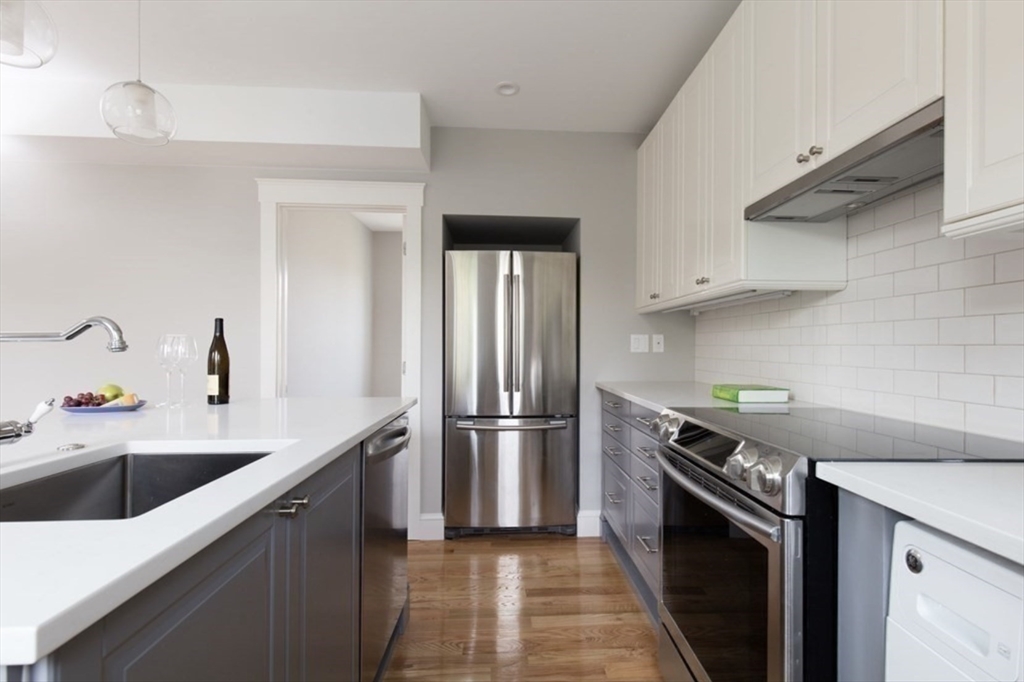 4 bed, 1 bath apartment for rent at 30 Montebello Rd Unit 3, Jamaica Plain — photo 2 of 14