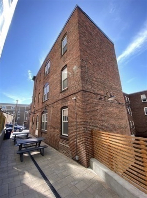 4 bed, 1 bath apartment for rent at 30 Montebello Rd Unit 3, Jamaica Plain — photo 13 of 14