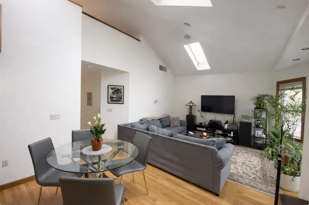 2 bed, 1 bath apartment for rent at 30 Newbern St Unit 3, Jamaica Plain — photo 3 of 10