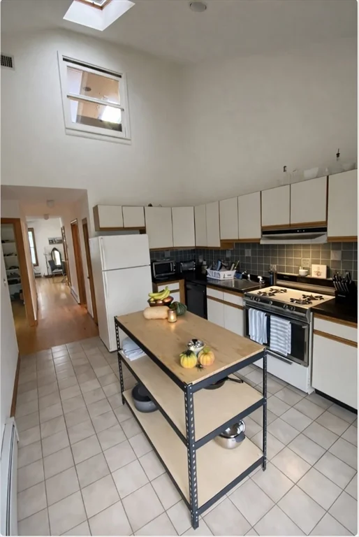 2 bed, 1 bath apartment for rent at 30 Newbern St Unit 3, Jamaica Plain — photo 5 of 10