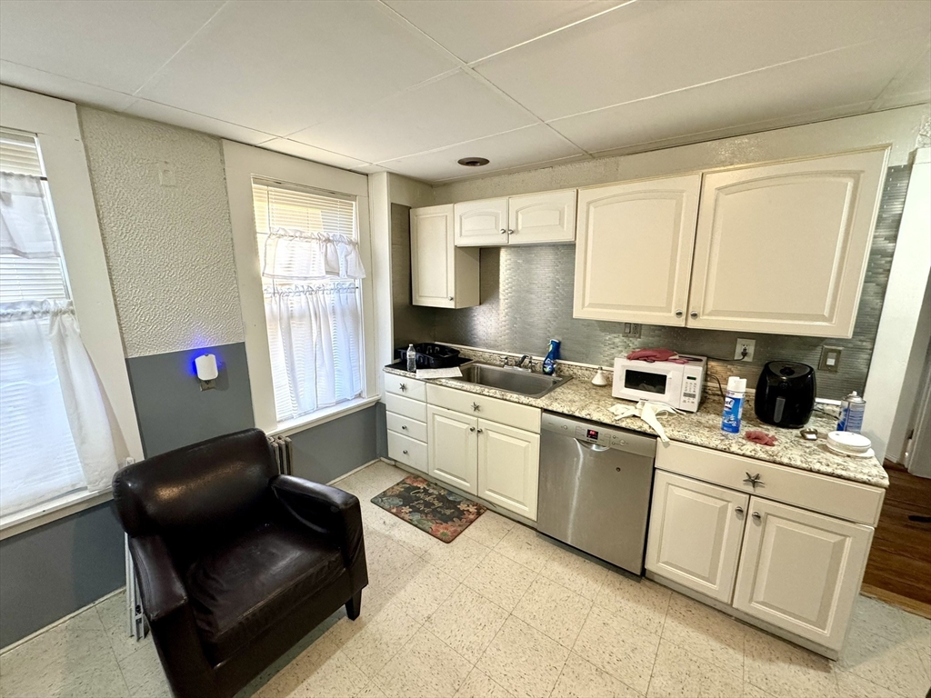 3 bed, 1 bath apartment for rent at 30 Nightingale St Unit 1, Dorchester — photo 3 of 13