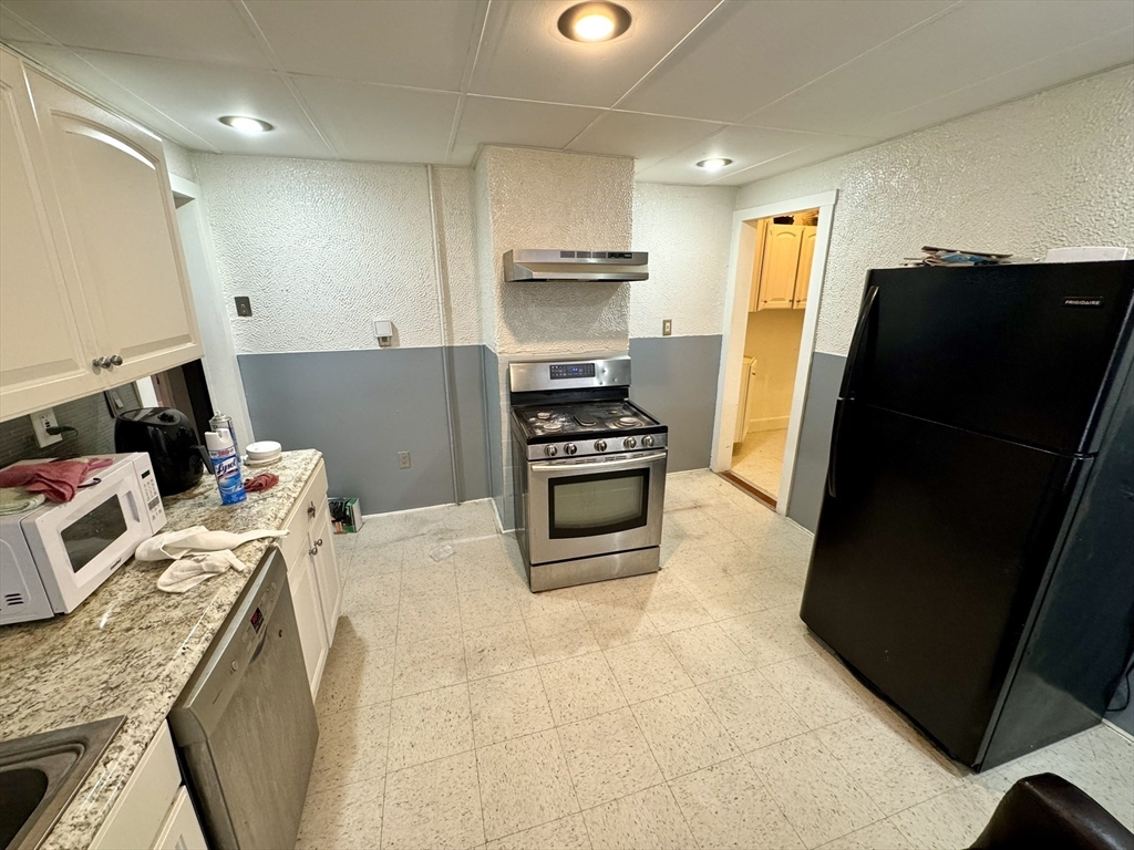 3 bed, 1 bath apartment for rent at 30 Nightingale St Unit 1, Dorchester — photo 4 of 13