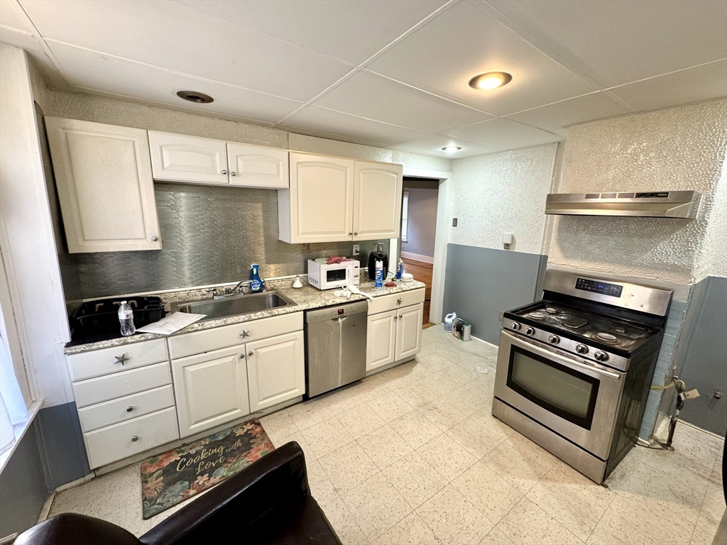 3 bed, 1 bath apartment for rent at 30 Nightingale St Unit 1, Dorchester — photo 2 of 13