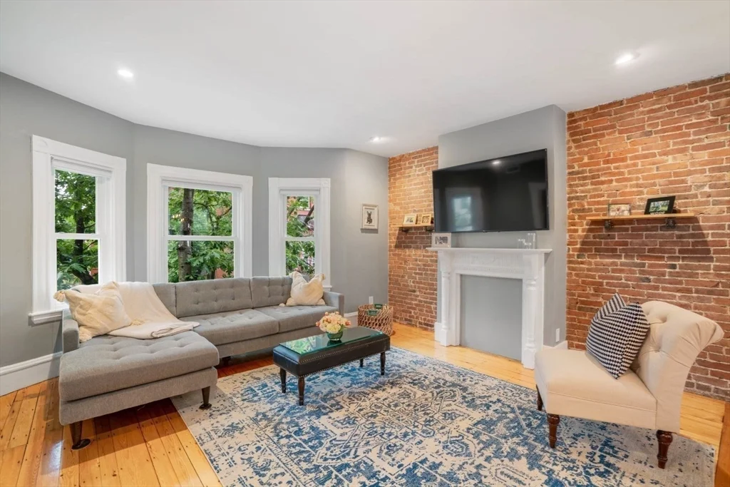 3 bed, 2 bath apartment for rent at 30 Oak St Unit 2, Charlestown — photo 7 of 22