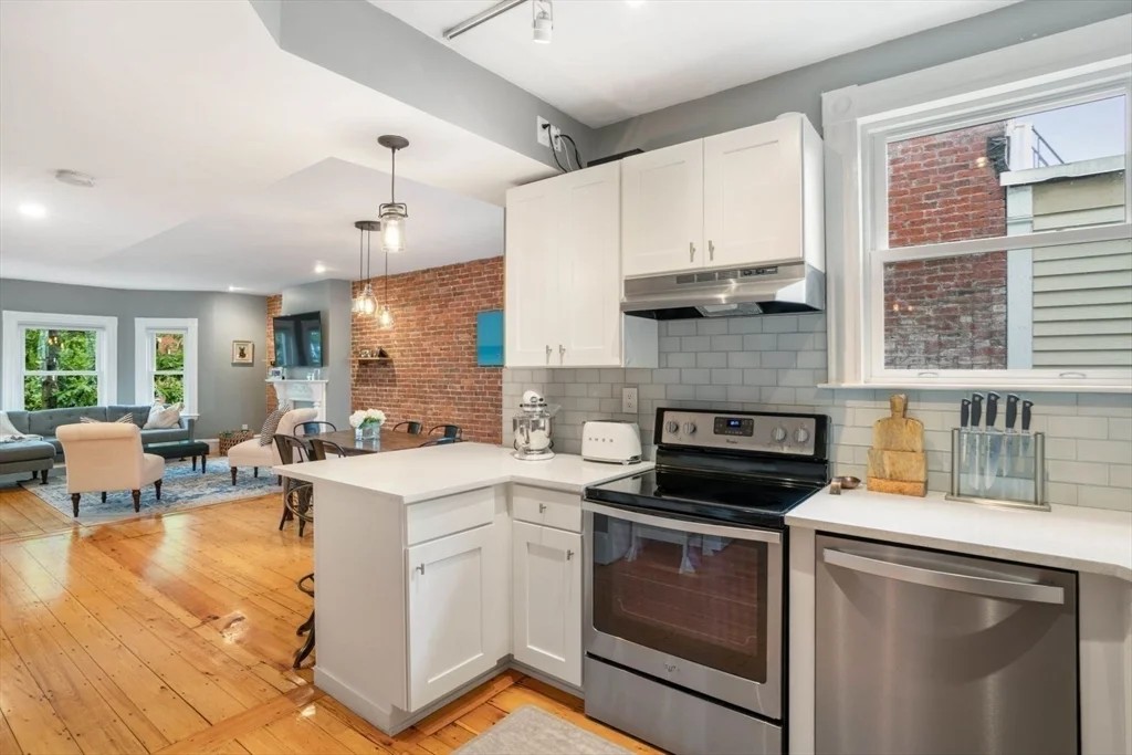 3 bed, 2 bath apartment for rent at 30 Oak St Unit 2, Charlestown — photo 5 of 22