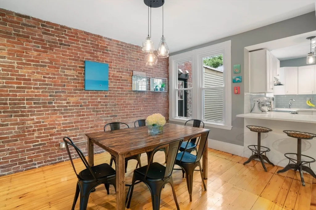 3 bed, 2 bath apartment for rent at 30 Oak St Unit 2, Charlestown — photo 2 of 22