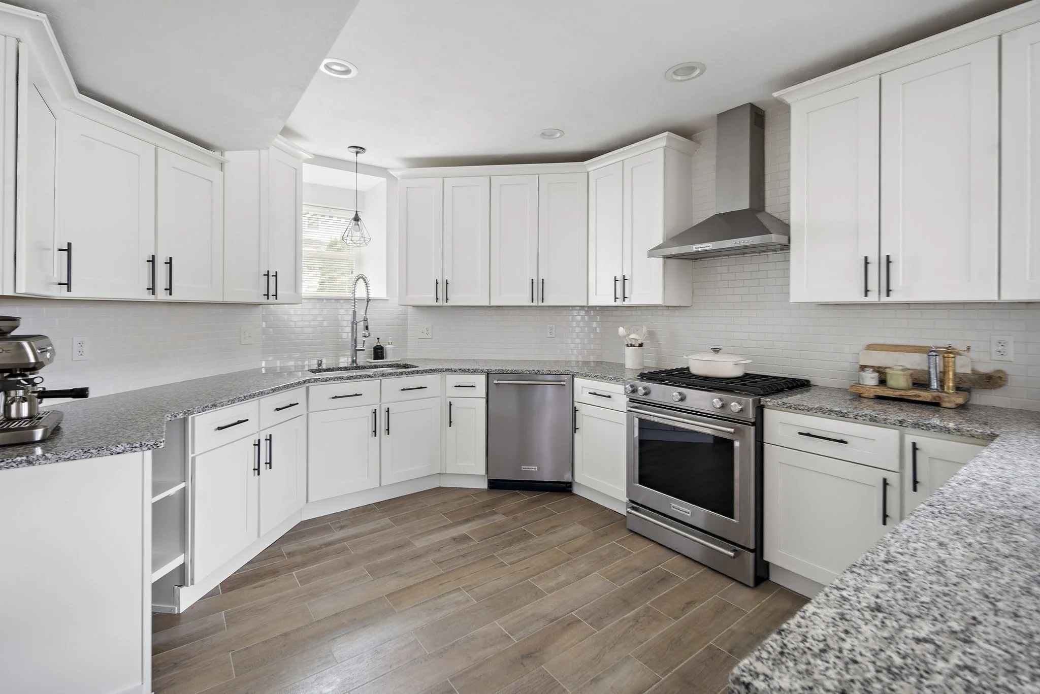 2 bed, 2 bath apartment for rent at 30 Oakland St Unit 30, Newton Corner — photo 4 of 27