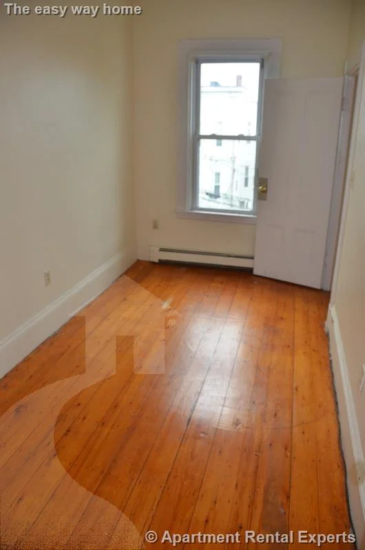 3 bed, 1 bath apartment for rent at 30 Otis St Unit 3, Sullivan Square — photo 2 of 11