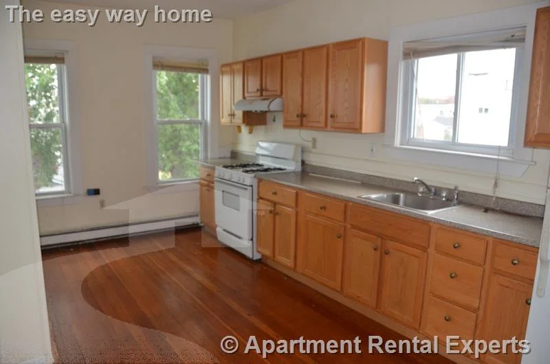 3 bed, 1 bath apartment for rent at 30 Otis St Unit 3, Sullivan Square — photo 10 of 11