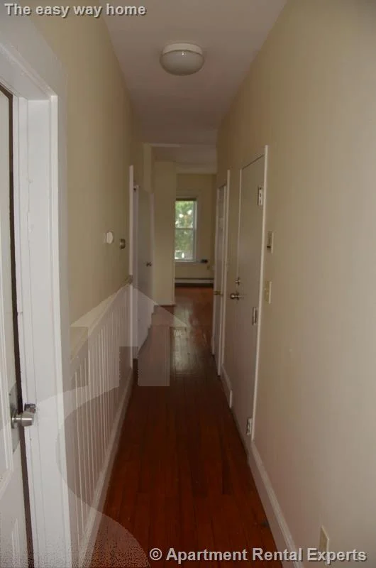 3 bed, 1 bath apartment for rent at 30 Otis St Unit 3, Sullivan Square — photo 5 of 11
