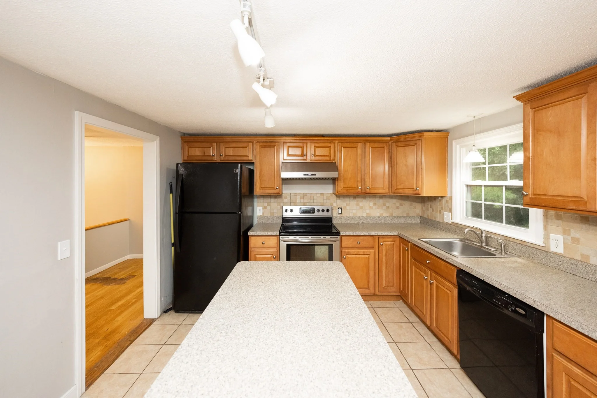 4 bed, 2 bath apartment for rent at 30 Overlook Dr, Westborough — photo 10 of 37