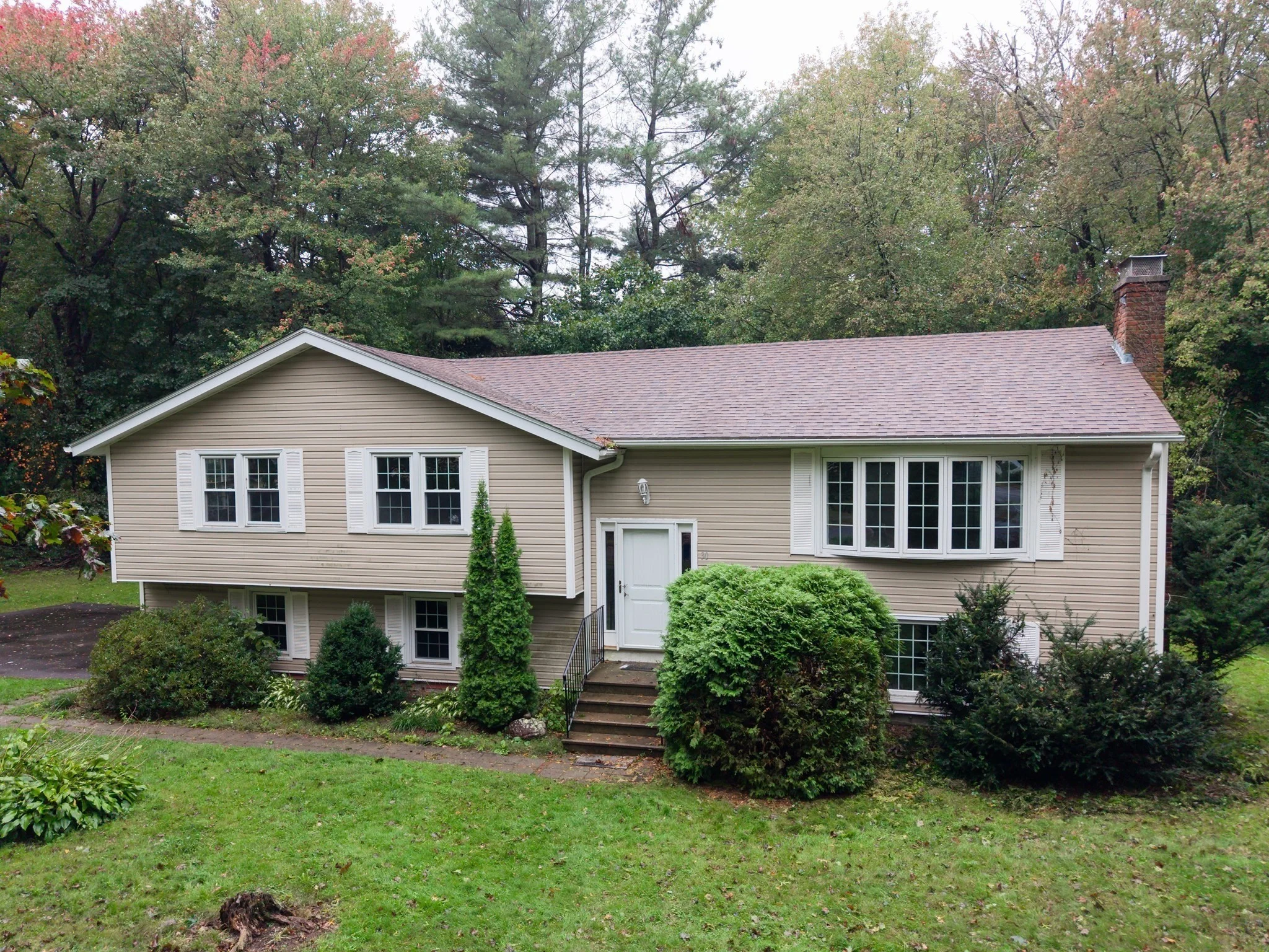 4 bed, 2 bath apartment for rent at 30 Overlook Dr, Westborough — photo 1 of 37
