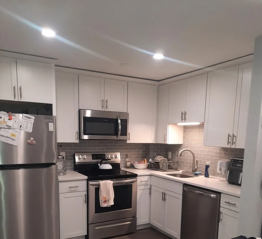 2 bed, 1 bath apartment for rent at 30 Parish Pathe Unit 30, Marshfield — photo 2 of 11