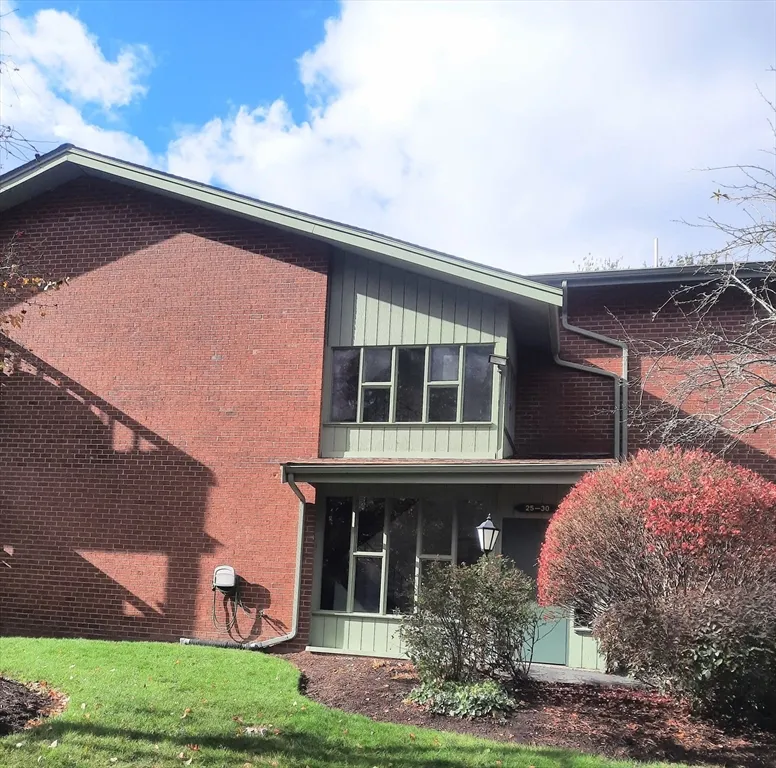 2 bed, 1 bath apartment for rent at 30 Parish Pathe Unit 30, Marshfield — photo 1 of 11